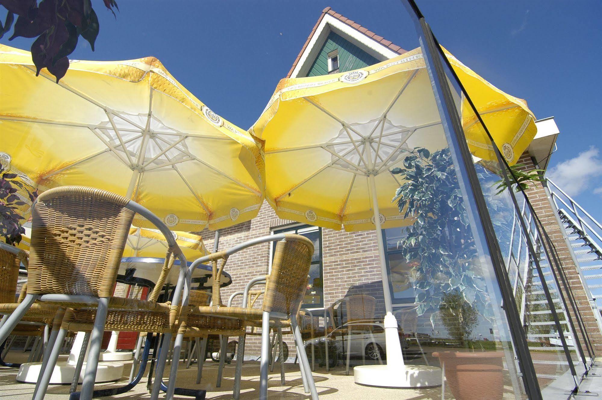 Hotel Restaurant De Buizerd Langedijk Exterior photo
